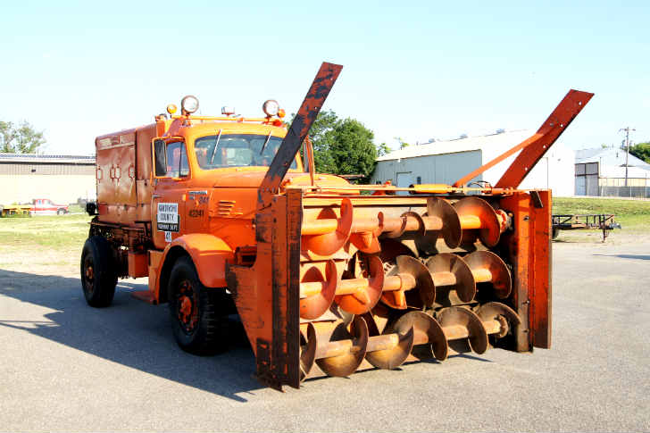 42 FWD Truck Snogo Snowplow