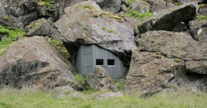 house_under_mountain