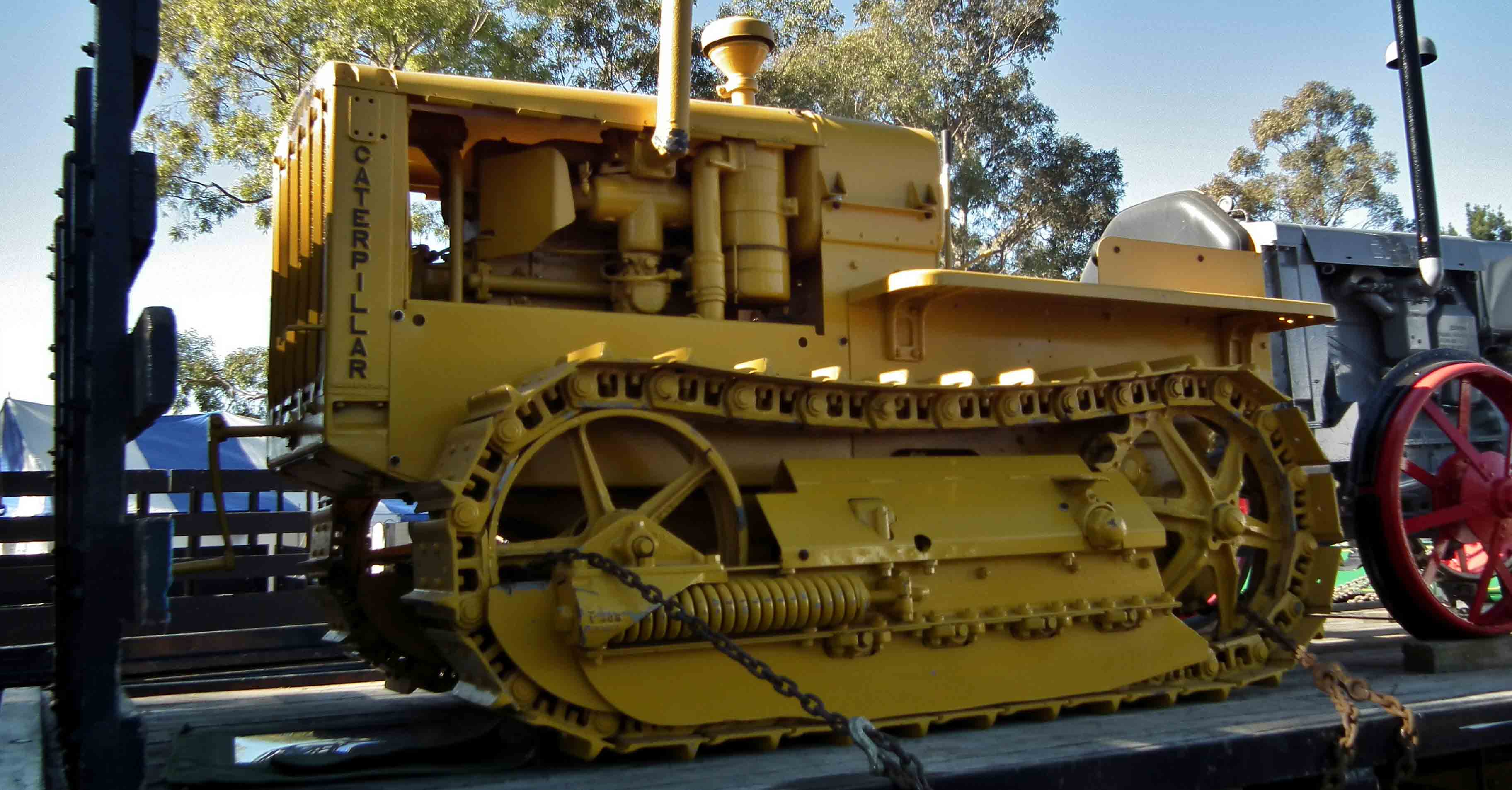 Caterpillar_22_Series_crawler_tractor