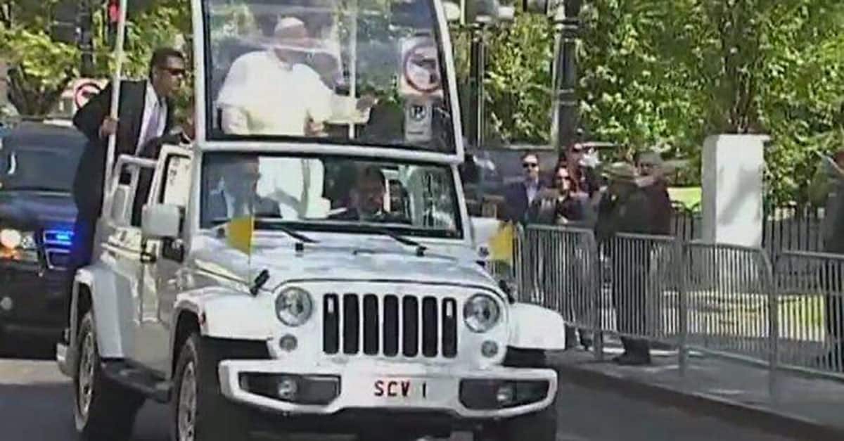 Pope_jeep