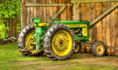 Stunning Old Tractor Feature Image